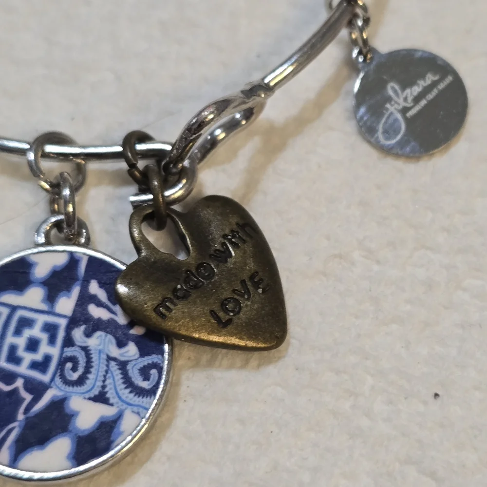 Jilzarah Charm‎ Heart Crystal Jeweled Bracelet